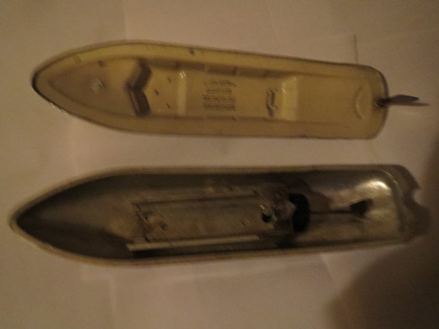 Image 2 of Battery Operated Tin Boat