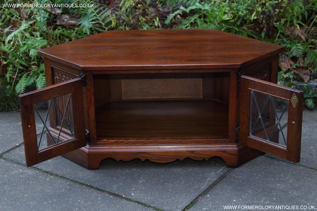 Image 19 of OLD CHARM OAK CORNER TV CABINET STAND TABLE CUPBOARD