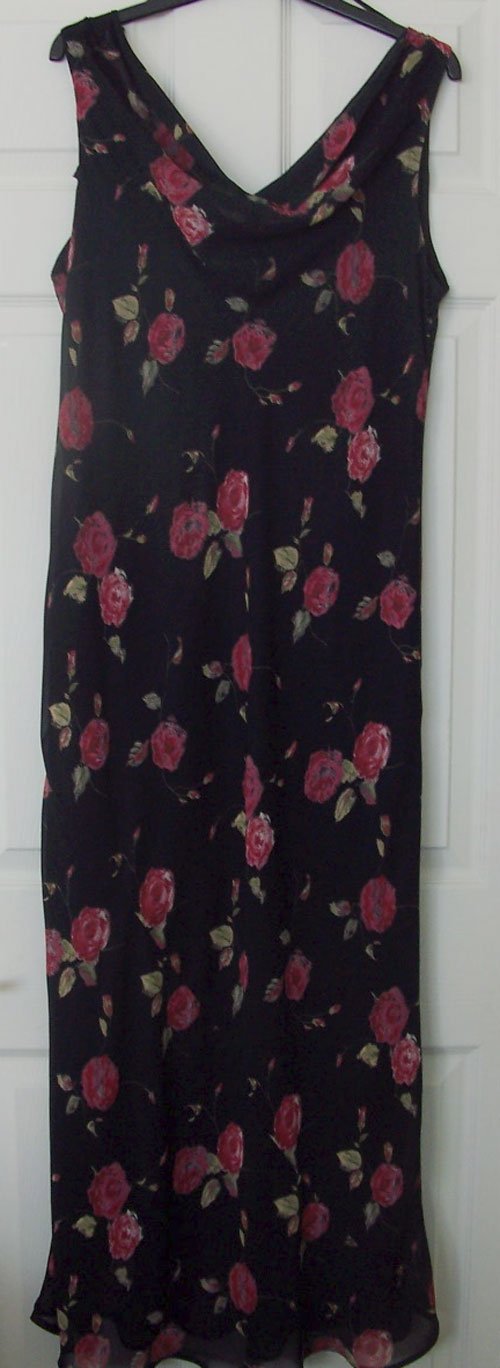 Preview of the first image of BEAUTIFUL LADIES LONG BLACK FLOWERED DRESS - SZ 16 (B2).