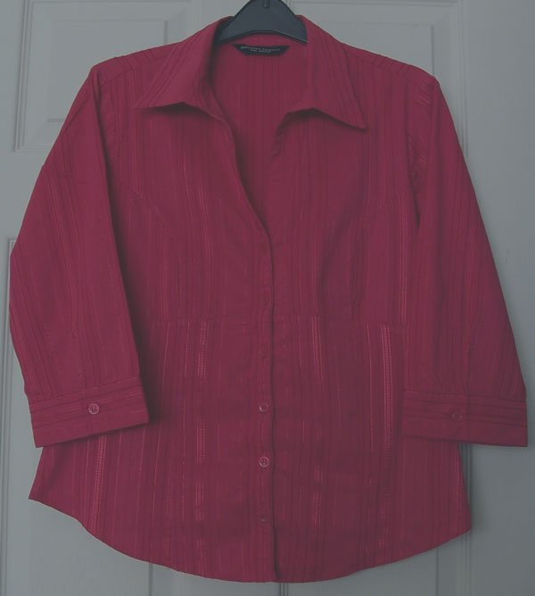 Preview of the first image of BEAUTIFUL LADIES RED BLOUSE BY DOROTHY PERKINS - SZ 14.