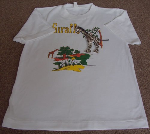 Preview of the first image of BOYS/GIRLS WHITE T SHIRT WITH GIRAFFE - SZ XL (32" CHEST).