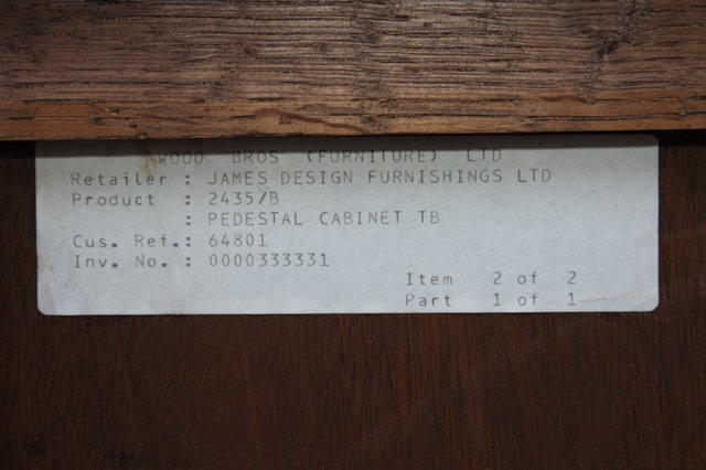 Image 2 of OLD CHARM TUDOR OAK BEDSIDE PEDESTAL CABINETS LAMP TABLES