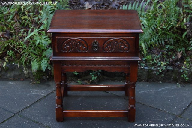 Preview of the first image of OLD CHARM TUDOR OAK SIDE END COFFEE LAMP BEDSIDE TABLE.
