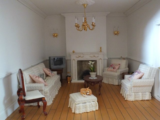 Image 2 of Bespoke Dolls House