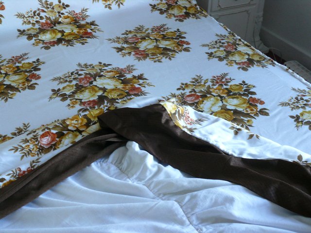 Image 2 of VINTAGE Bedspread Sandersons fabric Double+2shades+bases