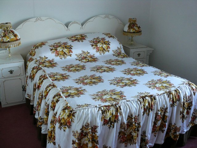 Preview of the first image of VINTAGE Bedspread Sandersons fabric Double+2shades+bases.