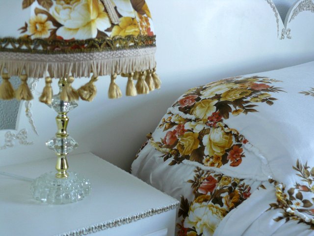 Image 3 of VINTAGE Bedspread Sandersons fabric Double+2shades+bases