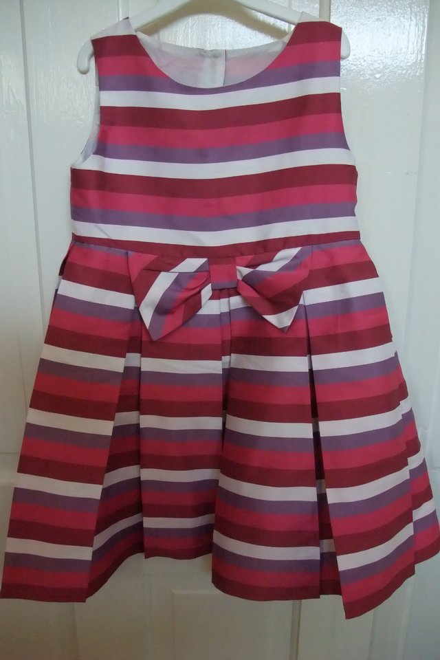 Preview of the first image of 4-5 years old Mothercare dress.