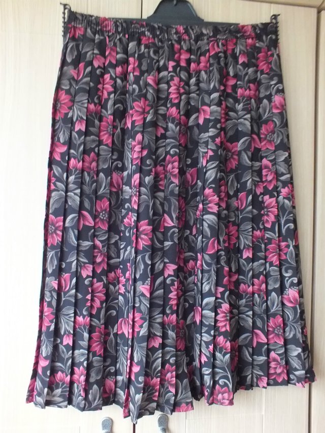 Image 2 of Ladies Eastex Pleated Skirt (NEW)