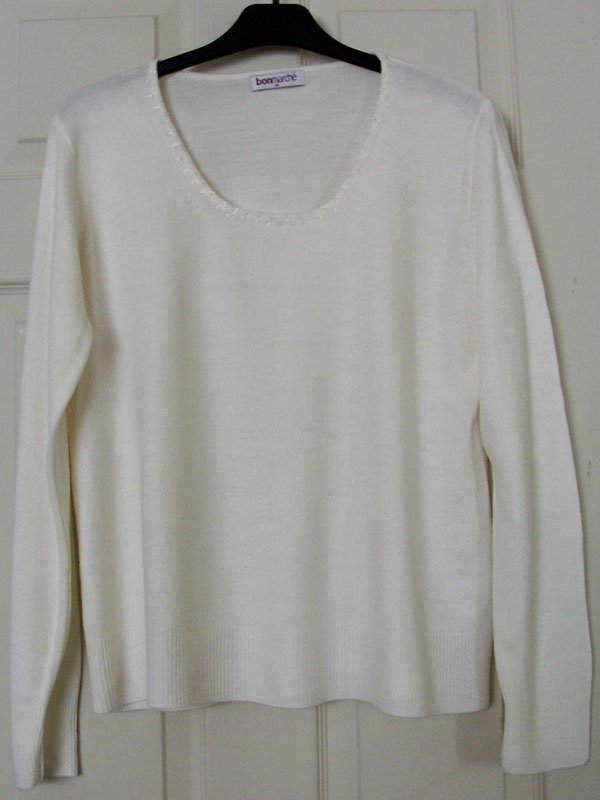 Preview of the first image of PRETTY LADIES CREAM JUMPER BY BON MARCHE - SZ M B9.