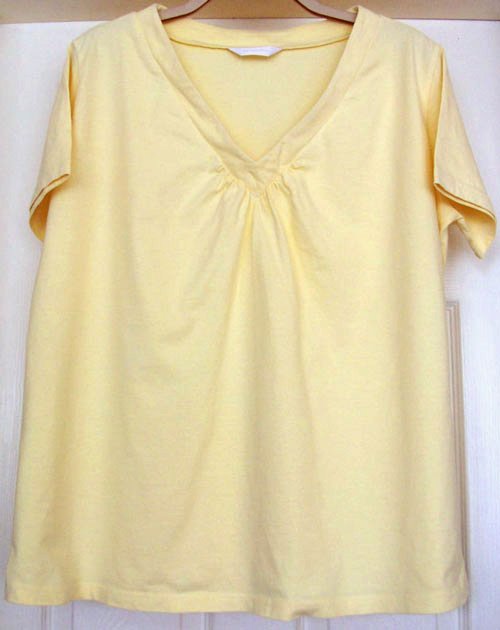 Preview of the first image of PRETTY LADIES LEMON T SHIRT BY FOR WOMEN - SZ 22/24 B4.