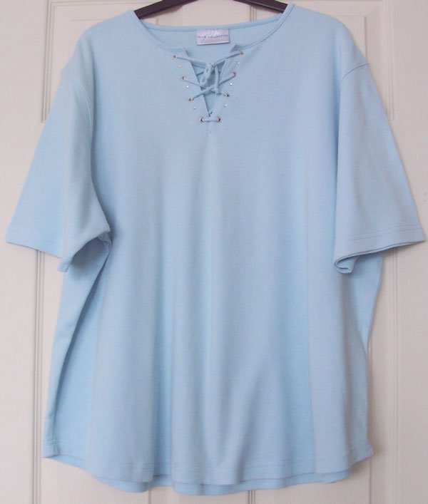 Preview of the first image of PRETTY PALE BLUE T SHIRT WITH DIAMANTE DETAIL - SZ 24/26 B2.