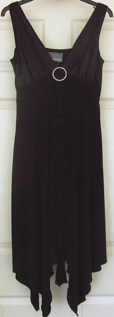 Preview of the first image of ELEGANT BLACK EVENING DRESS WITH DIAMANTE BROOCH - SZ 12.