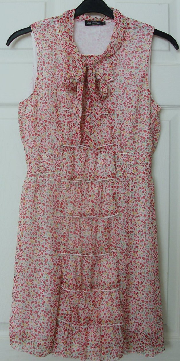 Preview of the first image of PRETTY LADIES FLOWERED DRESS/TOP BY MISS HARVEY  - SZ 10 B17.