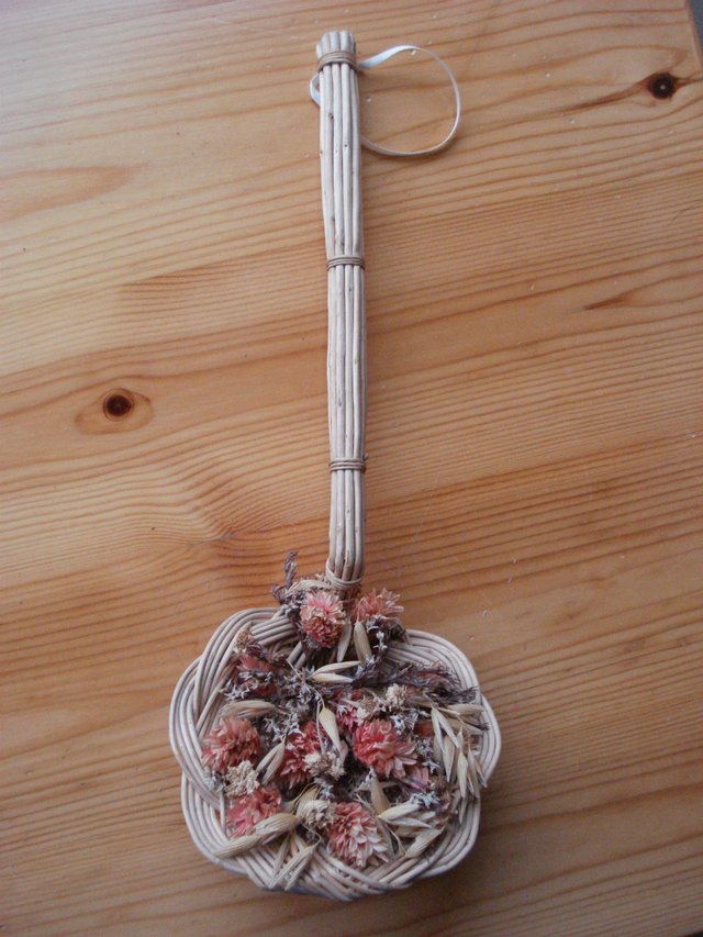 Image 2 of A CHOICE OF HARVEST KITCHEN ORNAMENTS WITH DRIED PLANTS/NUTS