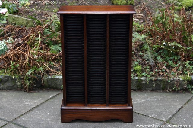 Preview of the first image of JAYCEE WARM TUDOR OAK TV HI-FI MUSIC CD STAND CABINET TABLE.