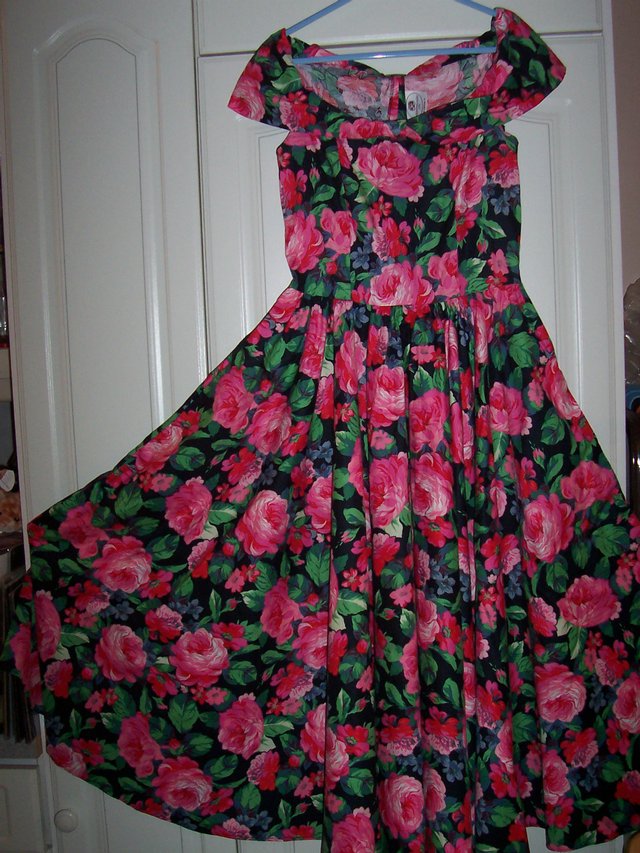 Preview of the first image of Party /Prom dress - stunning full circular skirt. Size 10-12.