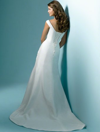 Image 3 of Beautiful Alfred Angelo wedding dress UNWORN!