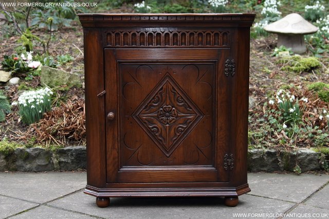 Preview of the first image of TITCHMARSH GOODWIN STYLE OAK CORNER DISPLAY CABINET CUPBOARD.