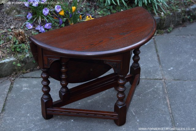 Preview of the first image of OLD CHARM OAK SIDE END OCCASIONAL COFFEE LAMP PHONE TABLE.