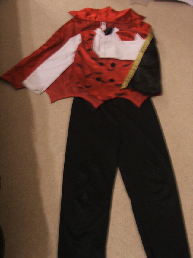 Preview of the first image of Dracula outfit.