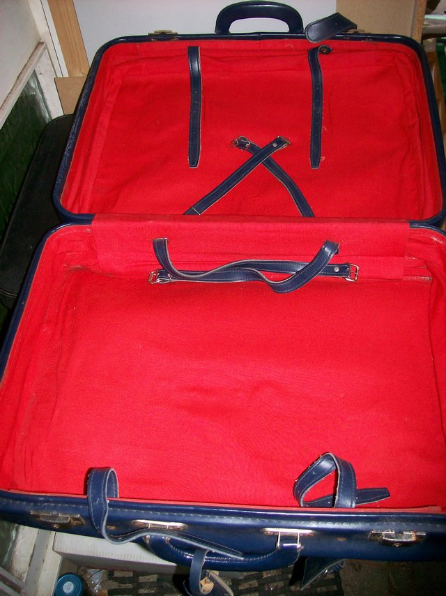 Preview of the first image of Blue plastic folding suitcase.Used. Ref L1034.