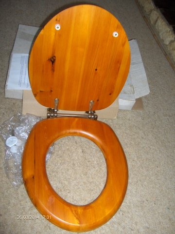 Image 2 of Toilet Seat Country Seat Pine, Gold Effect Hinges.Unused