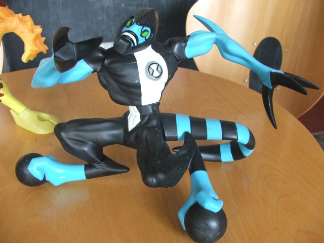 Image 2 of Ben 10 Accelerate and Heat Blast