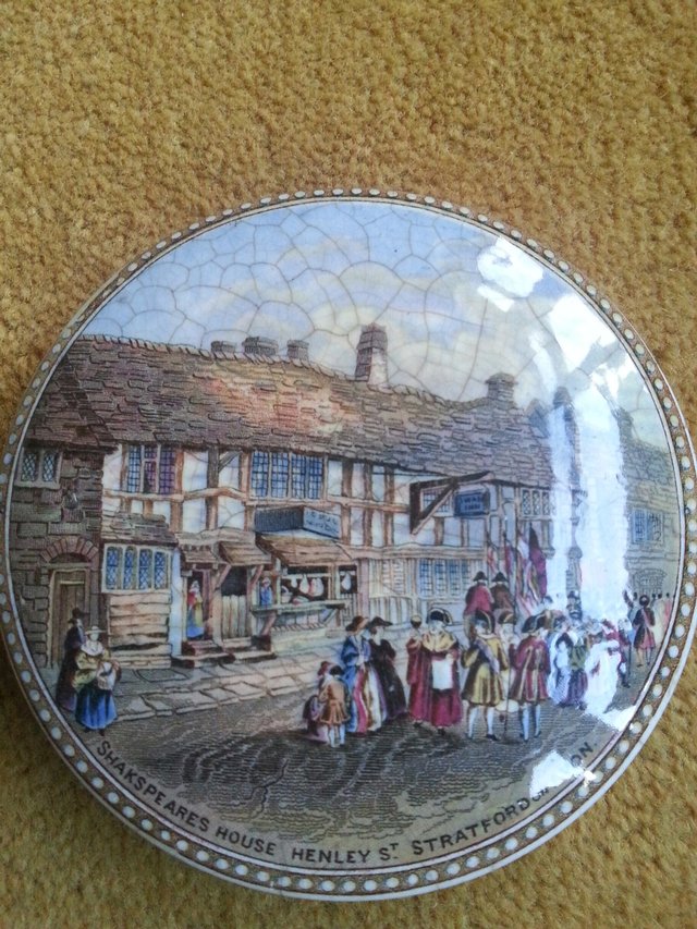 Preview of the first image of Prattware pottery lid.