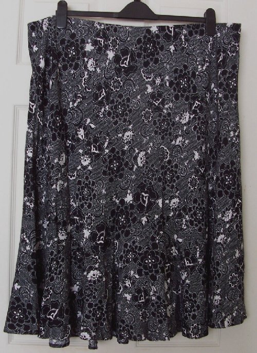 Preview of the first image of Black & white flowered skirt by Bon Marche - sz 24  B23.