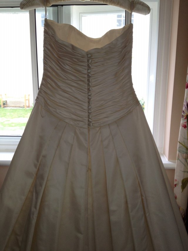 Image 4 of Wedding Dress Stewart Parvin- will take offers