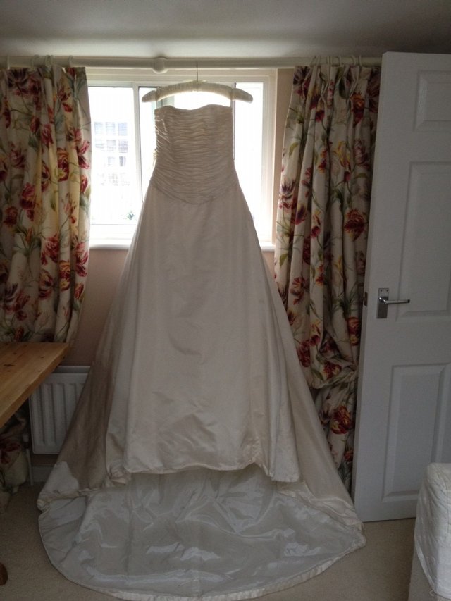 Image 5 of Wedding Dress Stewart Parvin- will take offers