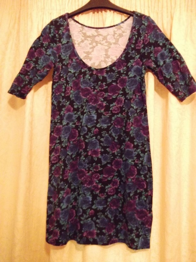 Preview of the first image of DOROTHY PERKINS FLORAL DRESS.