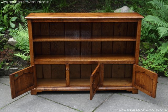 Image 3 of TITCHMARSH GOODWIN STYLE OAK OPEN BOOKCASE CD DVD CABINET