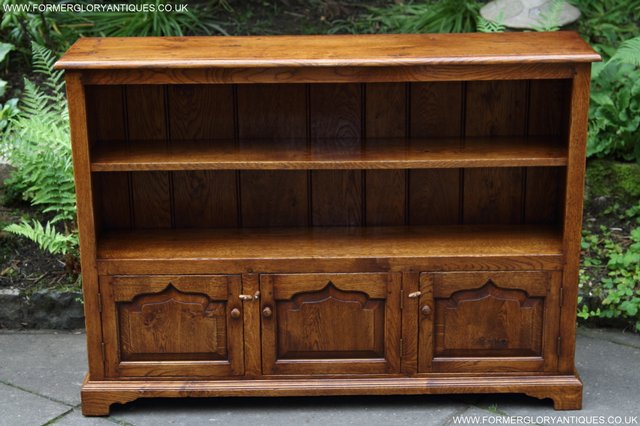 Image 17 of TITCHMARSH GOODWIN STYLE OAK OPEN BOOKCASE CD DVD CABINET