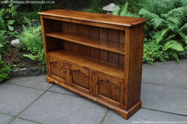 Image 21 of TITCHMARSH GOODWIN STYLE OAK OPEN BOOKCASE CD DVD CABINET