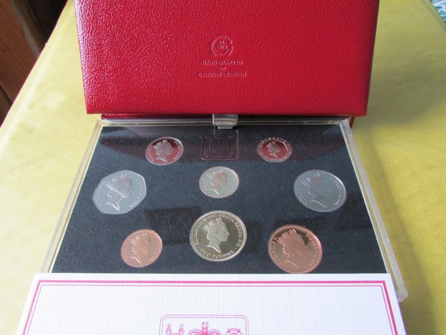 Image 3 of 1986 ROYAL MINT DELUXE PROOF SET.