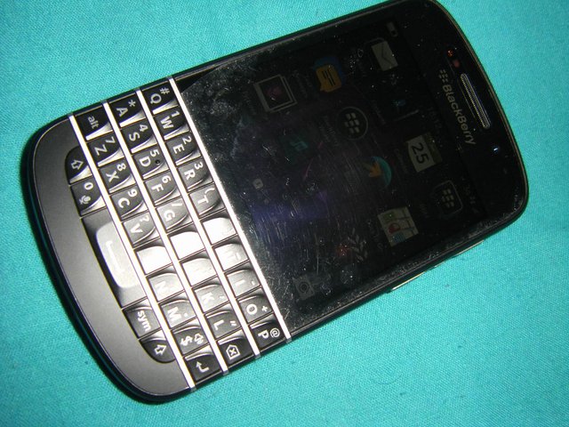 Preview of the first image of blackberry q10 on 02.