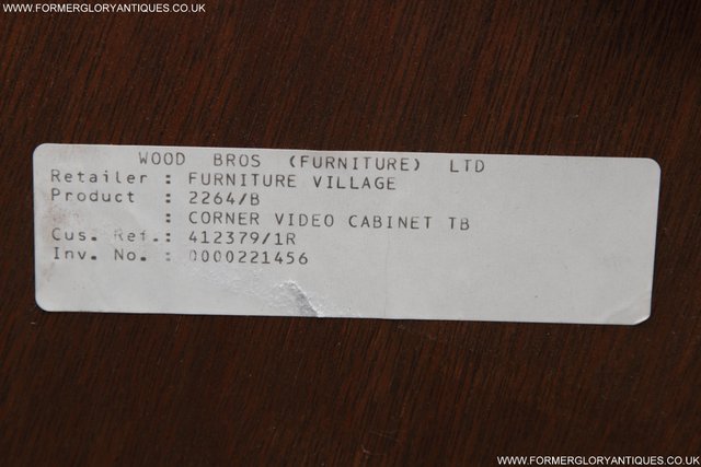 Image 11 of OLD CHARM TUDOR OAK TV HI FI DVD CD STAND TABLE CABINET