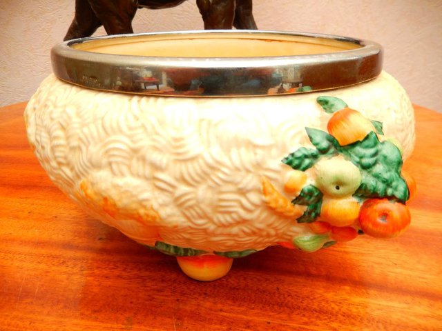 Preview of the first image of Clarice Cliff fruit bowl.