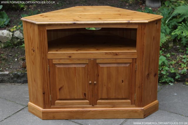 Preview of the first image of PINE CORNER HI FI TV CABINET STAND TABLE CD DVD CUPBOARD.
