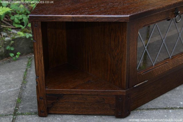 Image 2 of OLD MILL / CHARM OAK CORNER TV HI FI DVD STAND TABLE CABINET