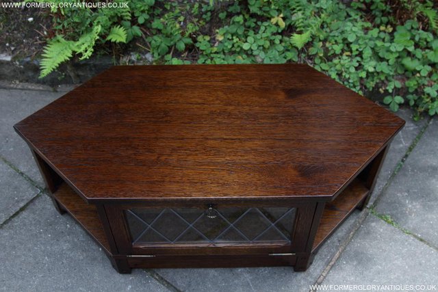 Image 4 of OLD MILL / CHARM OAK CORNER TV HI FI DVD STAND TABLE CABINET