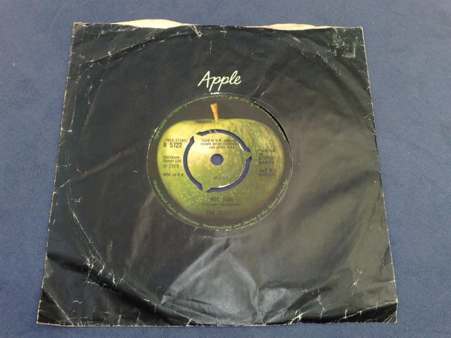 Preview of the first image of Beatles Hey Jude Rare Phillips 3 Prong Press Single.