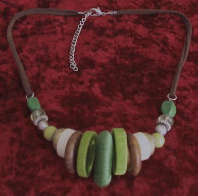 Preview of the first image of 3 Gorgeous costume jewellery necklaces.
