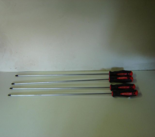 Preview of the first image of Screw driver set 4 pc long reach 450mm (NEW & UNUSED).