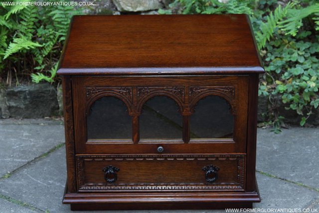 Preview of the first image of OLDE COURT OLD CHARM OAK TV HI FI DVD CD STAND TABLE CABINET.