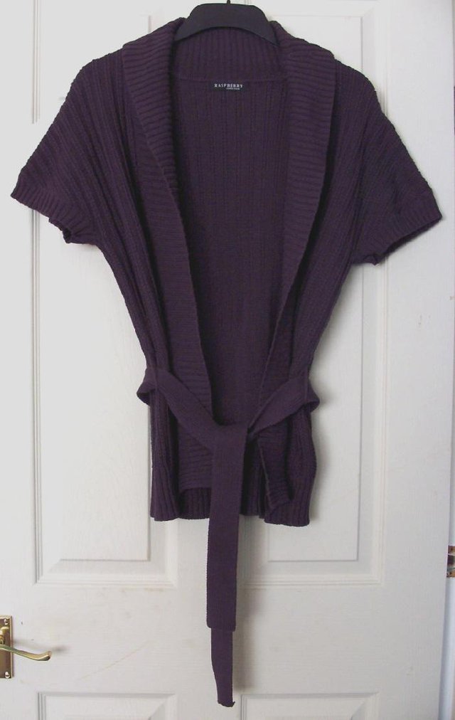 Preview of the first image of GORGEOUS LADIES SHORT SLEEVE CARDIGAN - SZ 14 B19.