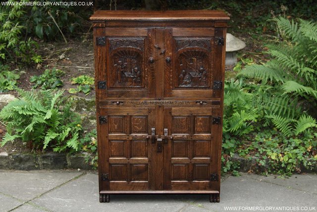 Preview of the first image of NIGEL RUPERT GRIFFITHS OAK WINE DRINKS CABINET CUPBOARD.