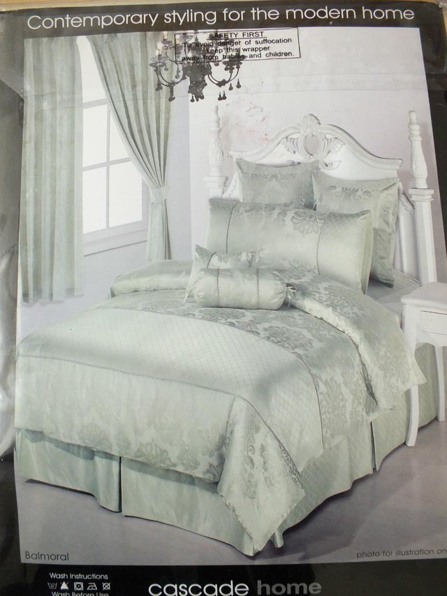 Image 2 of Balmoral Double Duvet Cover (New)